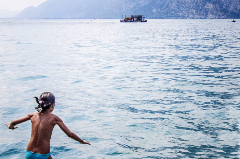 Il racconto dell'isola in mezzo al lago
